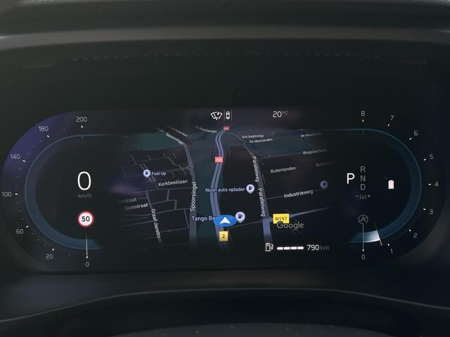 Volvo XC40 2.0 B4 Plus Dark / Trekhaak / Harman Kardon / Elek. verstelbare stoelen / Stuur+stoelen verwarmd / BLIS / Camera achter / Keyless /