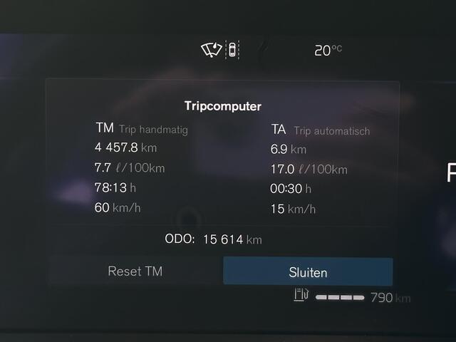 Volvo XC40 2.0 B4 Plus Dark / Trekhaak / Harman Kardon / Elek. verstelbare stoelen / Stuur+stoelen verwarmd / BLIS / Camera achter / Keyless /