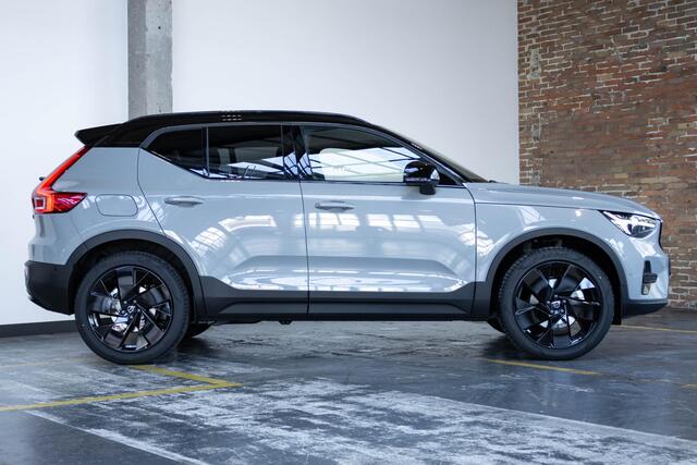 Volvo XC40 B4 Plus Black Edition | 360° Parkeercamera | Panorama dak | Semi-Electrische Wegklapbare Trekhaak | Harman Kardon Premium Audio | Stoelverwarming | Parkeersensoren voor + achter | Google Infotainment | Stuurwielverwarming