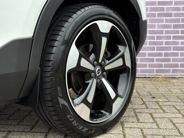 Volvo XC40 2.0 T5 AWD Intro Edition | 360 Camera | Trekhaak | 2100KG trekgewicht | Schuif/kantel panoramadak | Keyless entry/start | Harman/kardon | Stoel/stuur verwarming | Standkachel | Volvo on Call |
