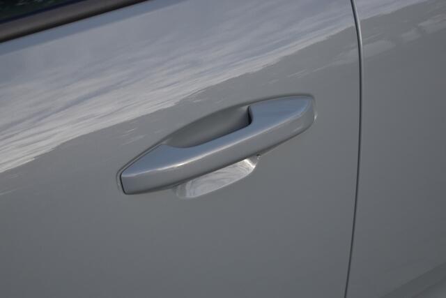 Volvo XC40 B4 211PK Automaat Core ACC | Trekhaak | Blis | All season | Camera | Stoelverwarming | Stuurverwarming