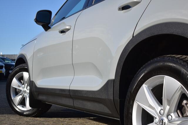 Volvo XC40 B4 211PK Automaat Core ACC | Trekhaak | Blis | All season | Camera | Stoelverwarming | Stuurverwarming