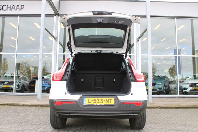 Volvo XC40 T3 Automaat R-Design | Adapt. Cruise | El. Trekhaak | Park assist V+A | Draadloze telefoonlader