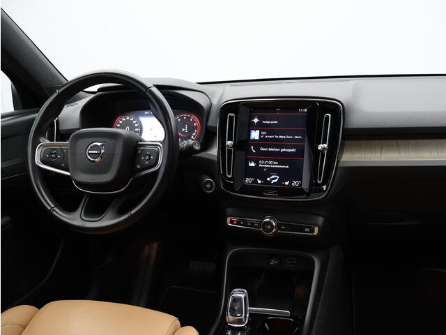 Volvo XC40 T5 247PK AWD Inscription / Panoramisch Dak / Trekhaak / 360gr Camera / Elek. Verstelbare Stoelen / BLIS / Keyless / All Season Banden /