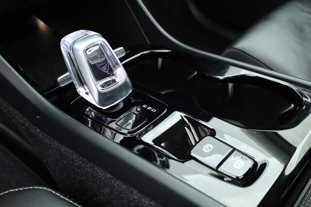 Volvo XC40 T5 Recharge Ultimate Dark | Pano | Pilot Assist | Camera | Leder | Elek. Stoelen | 20''