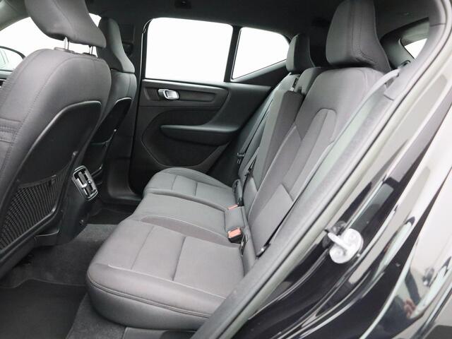 Volvo XC40 Recharge Core 232PK | Navigatie | Allseason-banden | Grootlicht-assistent | Achteruitrijcamera + parkeersensoren | Climate control | Apple CarPlay & Android Auto