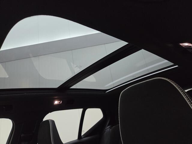 Volvo XC40 1.5 T5 Plug-in hybrid Ultimate Dark | Panoramadak | Hifi | Elektrische stoelen |*