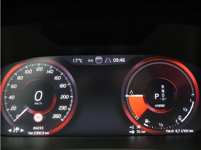 Volvo XC40 T4 Recharge Inscription / Trekhaak / Adapt. cruise / Stoel+stuurwielverwarming / Privacy glass