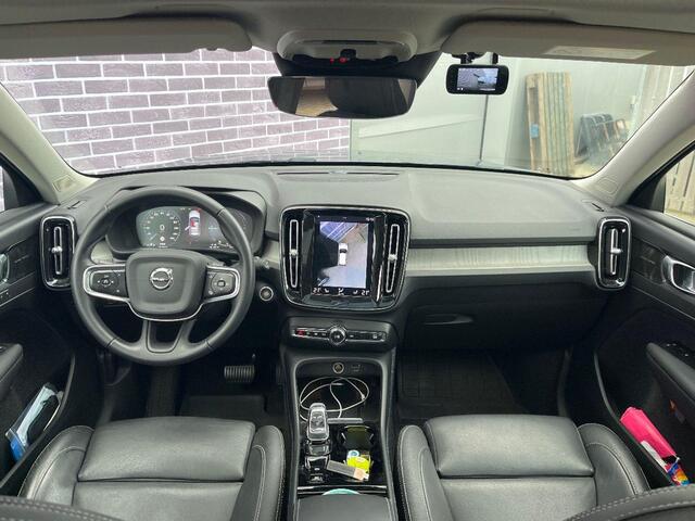 Volvo XC40 1.5 T5 Recharge Inscription | Trekhaak | 360° camera | Panorama dak | harman & Kardon | Stoel/stuur verwarming | Elektrische verstelbare voorstoelen | Adaptieve cruise control |