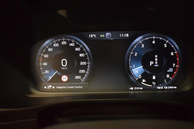 Volvo XC40 2.0 B4 198pk AUT8 R-Design Trekhaak 2100kg/ Stoel+Stuurverw./ Adapt. Cruise/ Camera/ H&K/ PDC v+a