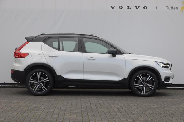 Volvo XC40 T5 262PK Automaat Recharge R-Design / BLIS / Stoel - en stuurwielverwarming / Leder met alcantara interieur / Parkeersensoren met 360 camera / Keyless entry / Elektrische stoelen met geheugen / Panoramadak / Harman kardon