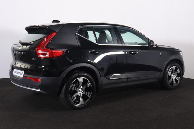 Volvo XC40 B4 211pk Inscription - Intellisafe Assist/Surround - Lederen bekleding - Verwarmbare voorstoelen - Verwarmbaar stuurwiel - Elektrisch bedienbare voorstoelen - 360 graden camera - Elektrisch bedienbare achterklep - Noodreservewiel
