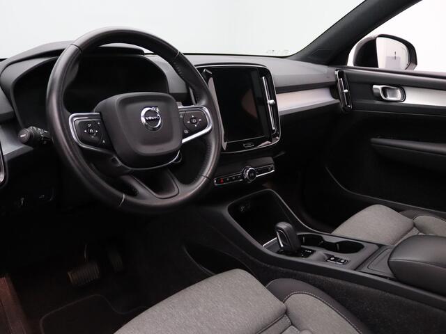 Volvo XC40 130pk T2 Business Pro Automaat Camera | Adapt. Cruise | Parkeersens. v+a | Stoel-/stuurverw. | Panoramadak