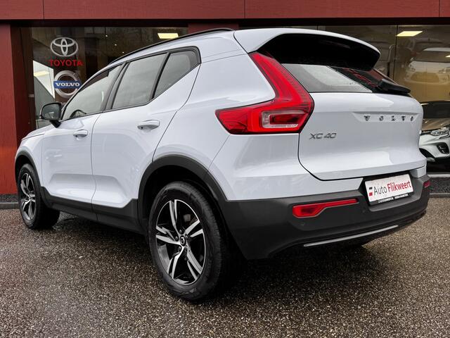Volvo XC40 2.0 B4 Plus Dark | 18'' LMV | Trekhaak | Harman Kardon