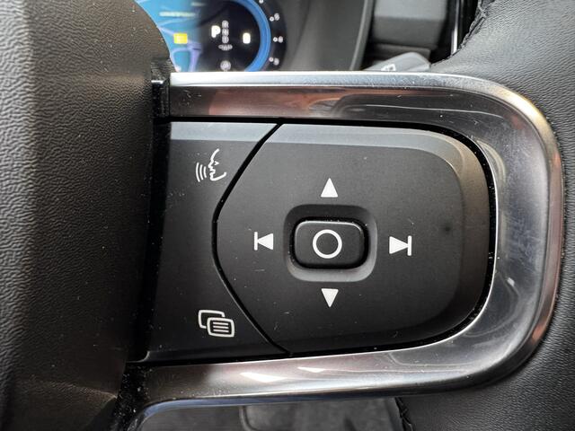 Volvo XC40 2.0 B4 Plus Dark | 18'' LMV | Trekhaak | Harman Kardon