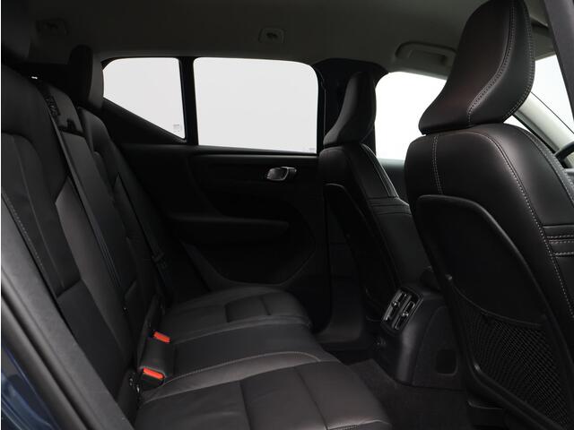 Volvo XC40 T4 Recharge Inscription / Trekhaak / Stoel+stuurwielverwarming / 19" / Privacy glass