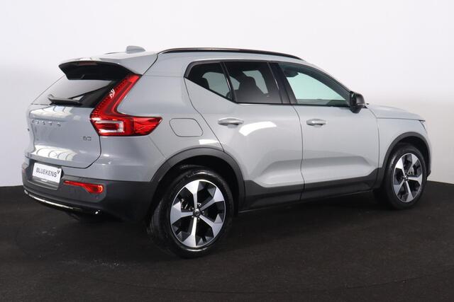 Volvo XC40 B3 Plus Dark - IntelliSafe Assist & Surround - 360º Camera - Harman/Kardon audio - Verwarmde voorstoelen & stuur - Parkeersensoren voor & achter - Elektr. bedienb. voorstoelen met geheugen links - Draadloze tel. lader - Extra getint glas - 19' LMV