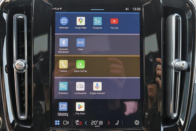 Volvo XC40 B3 Plus Dark - IntelliSafe Assist & Surround - 360º Camera - Harman/Kardon audio - Verwarmde voorstoelen & stuur - Parkeersensoren voor & achter - Elektr. bedienb. voorstoelen met geheugen links - Draadloze tel. lader - Extra getint glas - 19' LMV