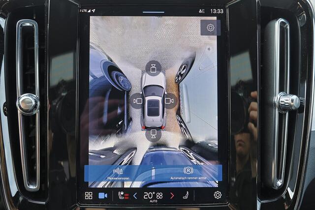 Volvo XC40 B3 Plus Dark - IntelliSafe Assist & Surround - 360º Camera - Harman/Kardon audio - Verwarmde voorstoelen & stuur - Parkeersensoren voor & achter - Elektr. bedienb. voorstoelen met geheugen links - Draadloze tel. lader - Extra getint glas - 19' LMV