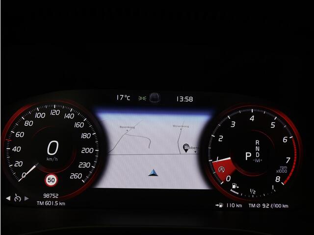 Volvo XC40 T3 Automaat R-Design / Trekhaak / Pan. dak / 360 camera/ Ext. styling / Privacy glass / CarPlay