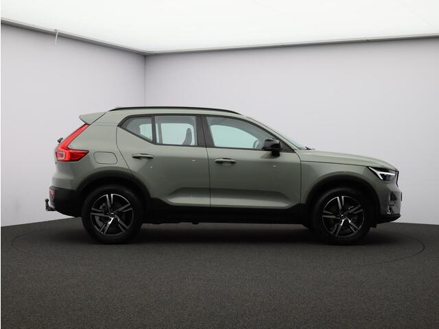 Volvo XC40 2.0 B4 Plus Dark / Trekhaak / Harman Kardon / Elektrische Stoelen / Stoel+Stuurverwarming / Pilot Assist / Allseasonbanden / Keyless /