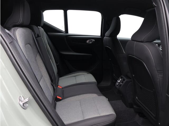 Volvo XC40 2.0 B4 Plus Dark / Trekhaak / Harman Kardon / Elektrische Stoelen / Stoel+Stuurverwarming / Pilot Assist / Allseasonbanden / Keyless /