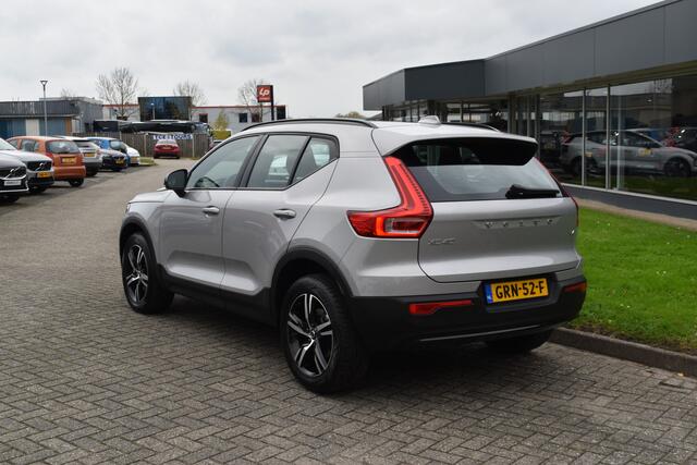 Volvo XC40 B4 211PK Automaat Plus Dark | H&K | Trekhaak | ACC | Allseasons | Camera | Elektr. stoel |