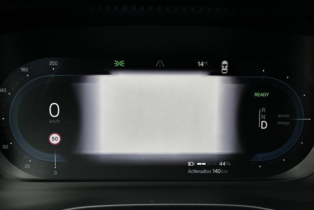 Volvo XC40 Recharge P8 AWD R-Design | Panoramadak | Trekhaak | Stoelverwarming | Camera