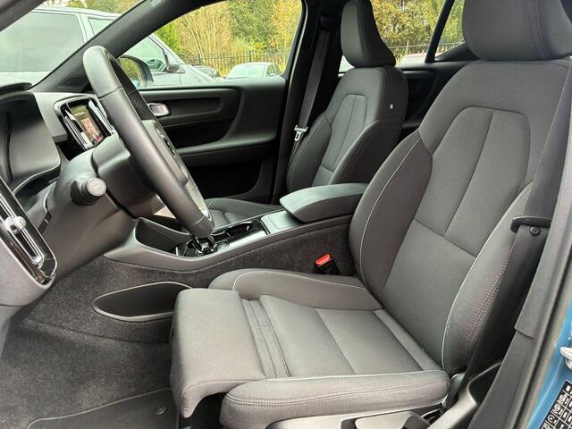 Volvo XC40 Recharge Plus 70 kWh | Adaptieve Cruise Control | Trekhaak | Stoel en Stuurverwarming | Warmtepomp | BLIS | All-Season Banden |