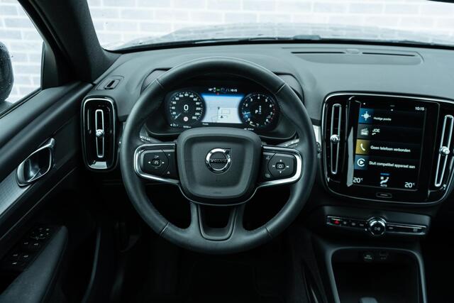 Volvo XC40 T2 Momentum Aut. | Park Assist V+A | Parkeercamera | 19" Lichtmetalen Velgen | Navigatie | Apple CarPlay & Android Auto |