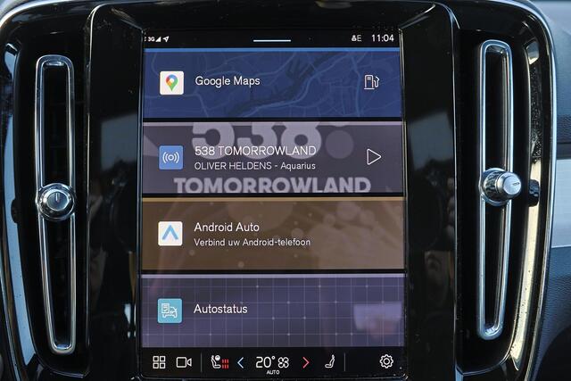 Volvo XC40 B4 Plus Dark - IntelliSafe Assist & Surround - Harman/Kardon audio - Parkeercamera achter - Verwarmde voorstoelen & stuur - Parkeersensoren voor & achter - Elektr. bedienb. voorstoelen met geheugen links - Draadloze tel. lader - Elektr. inklapbare trekhaa