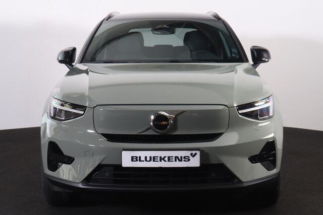 Volvo XC40 Extened Range Core 82 kWh - IntelliSafe Assist & Surround - Parkeercamera achter - Verwarmde voorstoelen, stuur & achterbank - Parkeersensoren voor & achter - Draadloze tel. lader - Warmtepomp - Extra getint glas - Elektr. inklapbare trekhaak - 19' LMV