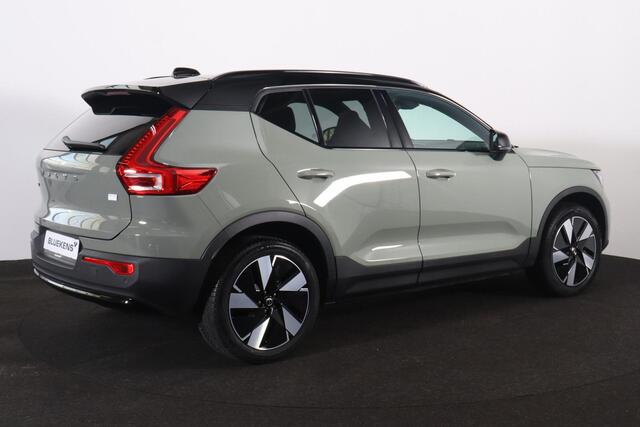 Volvo XC40 Extened Range Core 82 kWh - IntelliSafe Assist & Surround - Parkeercamera achter - Verwarmde voorstoelen, stuur & achterbank - Parkeersensoren voor & achter - Draadloze tel. lader - Warmtepomp - Extra getint glas - Elektr. inklapbare trekhaak - 19' LMV