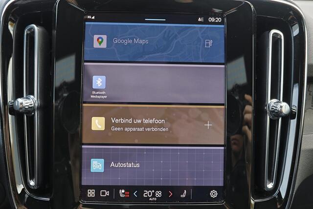 Volvo XC40 Extened Range Core 82 kWh - IntelliSafe Assist & Surround - Parkeercamera achter - Verwarmde voorstoelen, stuur & achterbank - Parkeersensoren voor & achter - Draadloze tel. lader - Warmtepomp - Extra getint glas - Elektr. inklapbare trekhaak - 19' LMV