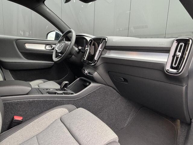 Volvo XC40 2.0 B4 Core Business Edition / 18 inch / Stoelverwarming / Elek. achterklep / Getinte ramen /