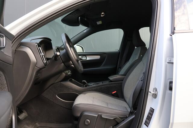 Volvo XC40 1.5 T2 Momentum Business | Origineel NL | Dealer Onderhouden | Camera | Trekhaak | ACC | Navigatie |