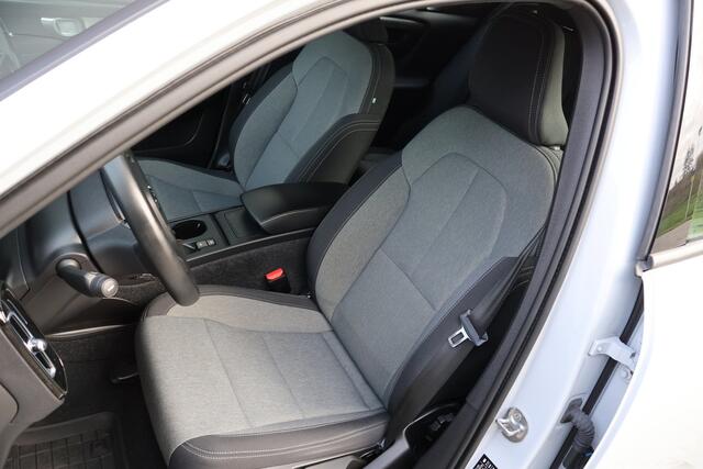 Volvo XC40 1.5 T2 Momentum Business | Origineel NL | Dealer Onderhouden | Camera | Trekhaak | ACC | Navigatie |