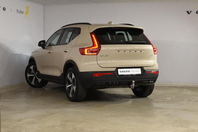 Volvo XC40 B4 211PK Automaat Plus Dark / Navigatie / Adaptive Cruise / Harman Kardon / Stuur- & Stoelverwarming / Elektrische achterklep / Achteruitrijcamera / Trekhaak / Elektrische stoelverst. met geheugen