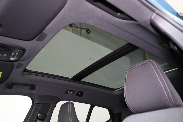 Volvo XC40 T5 Recharge Plus Dark - Panorama/schuifdak - IntelliSafe Assist - Harman/Kardon audio - Parkeercamera achter - Parkeersensoren voor & achter - Elektr. bedienb. voorstoelen met geheugen links - Draadloze tel. lader - Extra getint glas - 19' LMV