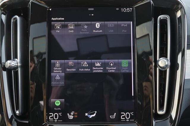 Volvo XC40 T5 Recharge Plus Dark - Panorama/schuifdak - IntelliSafe Assist - Harman/Kardon audio - Parkeercamera achter - Parkeersensoren voor & achter - Elektr. bedienb. voorstoelen met geheugen links - Draadloze tel. lader - Extra getint glas - 19' LMV