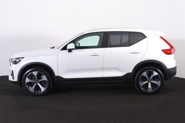 Volvo XC40 B3 Core - IntelliSafe Assist & Surround - 360º Camera - Verwarmde voorstoelen & stuur - Parkeersensoren voor & achter - Elektr. bedienb. voorstoelen met geheugen links - Draadloze tel. lader - Extra getint glas - 19' LMV