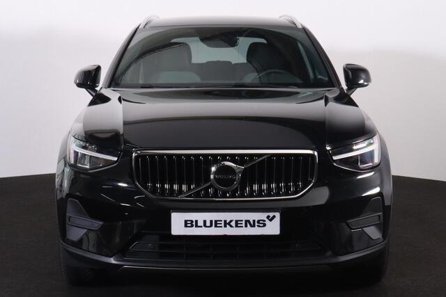Volvo XC40 T4 Recharge Plus Bright - IntelliSafe Assist & Surround - Harman/Kardon audio - Parkeercamera achter - Verwarmde voorstoelen & stuur - Parkeersensoren voor & achter - Elektr. bedienb. voorstoelen met geheugen links - Draadloze tel. lader - Extra getint gl
