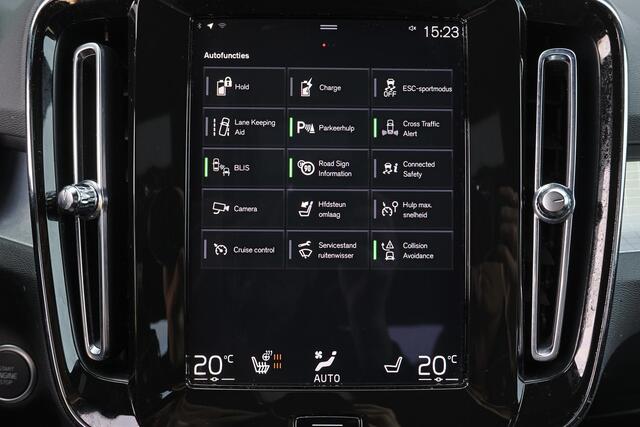 Volvo XC40 T4 Recharge Plus Bright - IntelliSafe Assist & Surround - Harman/Kardon audio - Parkeercamera achter - Verwarmde voorstoelen & stuur - Parkeersensoren voor & achter - Elektr. bedienb. voorstoelen met geheugen links - Draadloze tel. lader - Extra getint gl