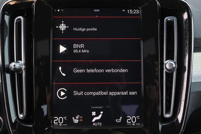 Volvo XC40 T4 Recharge Plus Bright - IntelliSafe Assist & Surround - Harman/Kardon audio - Parkeercamera achter - Verwarmde voorstoelen & stuur - Parkeersensoren voor & achter - Elektr. bedienb. voorstoelen met geheugen links - Draadloze tel. lader - Extra getint gl