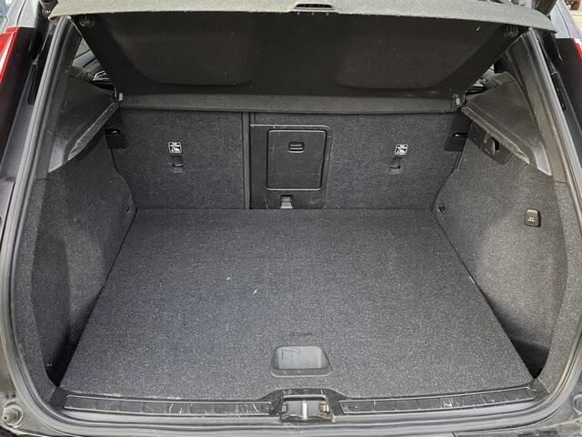 Volvo XC40 Recharge P8 AWD R-Design 1e eigenaar | Origineel NL auto | Pano | Harman Kardon | 360° Camera | Elec. trekhaak | Rijklaar met 12 mnd BOVAG | BTW verrekenbaar