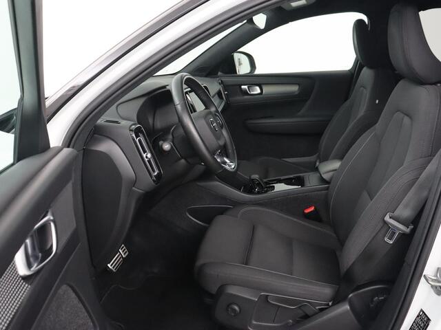 Volvo XC40 Recharge Core | Stoel & stuurverwarming | 20'' | Camera | Carplay | Navigatie | Getint glas | Full LED | DAB | Parkeerhulp | Inscription metallic lak