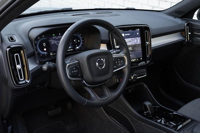 Volvo XC40 B4 Plus Dark | Harman Kardon Premium Audio | Climate Pack | Trekhaak | All Season banden | Google Infotainment | Adaptieve Cruise Control | BLIS | Parkeercamera | Elektrische Kofferklep | Keyless |