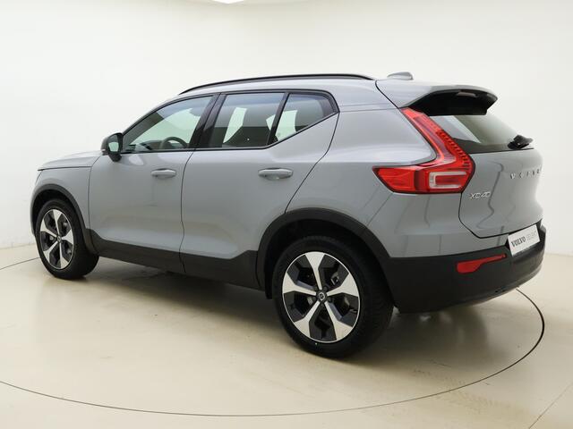 Volvo XC40 B4 211pk Plus Dark / Harman&Kardon / Elektr. Stoelen / 19'' + All Season / Elektr. Trekhaak / Noodreservewiel / Keyless / BLIS / ACC / Verw. Voorruit /