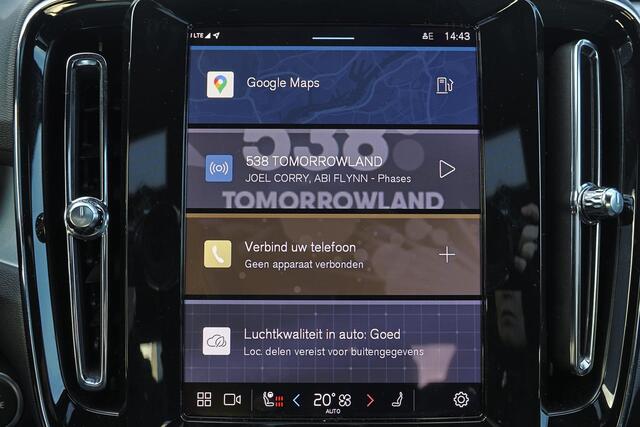 Volvo XC40 B4 Plus Dark - IntelliSafe Assist & Surround - Harman/Kardon audio - Parkeercamera achter - Verwarmde voorstoelen & stuur - Parkeersensoren voor & achter - Elektr. bedienb. voorstoelen met geheugen links - Draadloze tel. lader - Elektr. inklapbare trekhaa