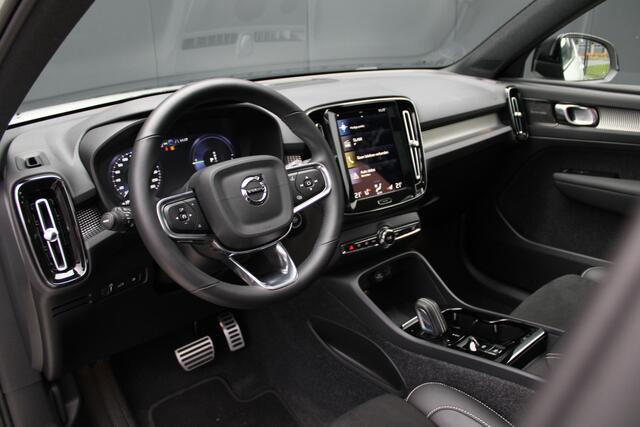 Volvo XC40 1.5 T5 Recharge R-Design - Trekhaak wegklapbaar - Pano - Stoel/Stuurverwarming - H&K - Pilot Assist - 360 Camera - Rijklaar